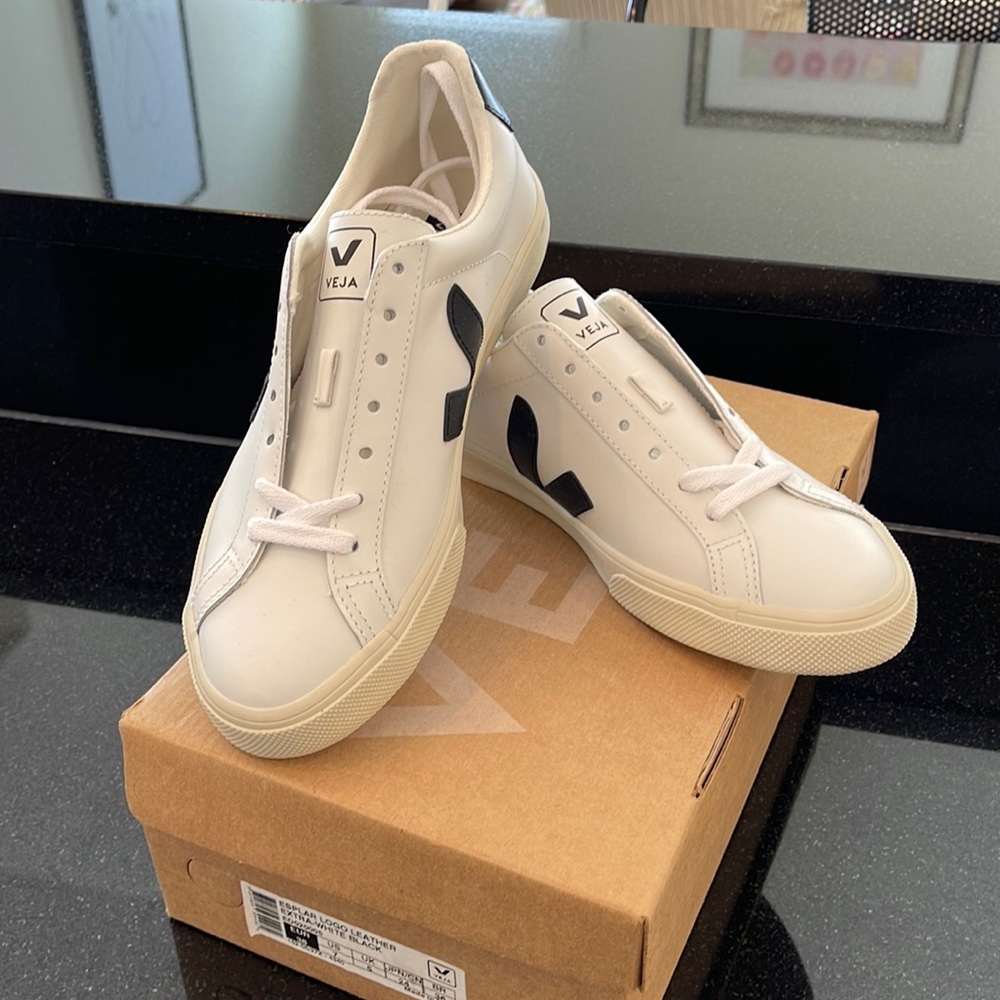 Brand new Veja Esplar logo leather, extra white black logo.  Never been worn.